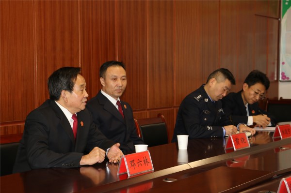 林区中院副院长邓六林发言.jpg