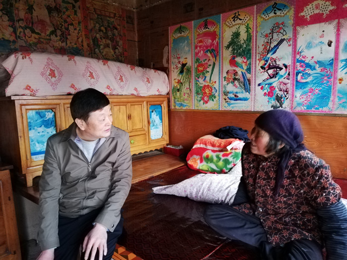 王勇谋副院长慰问帮扶户_副本.jpg