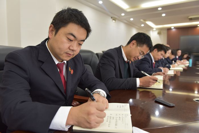 麻小梅讲党课3.jpg