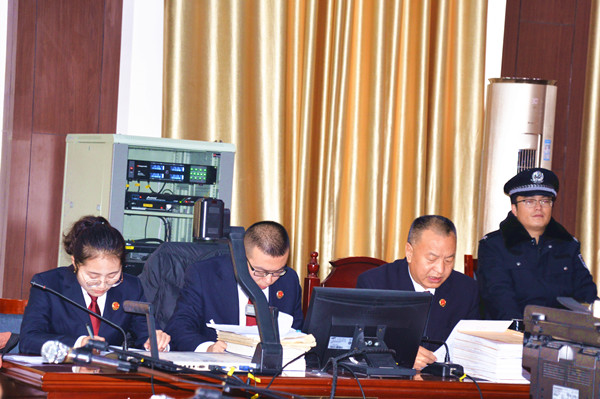 公诉机关指控,张春兰,陈新军,成爱林,陈爱忠多次纠集在一起,以盈利为