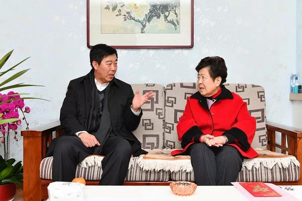 张海波走访慰问省法院离退休老干部