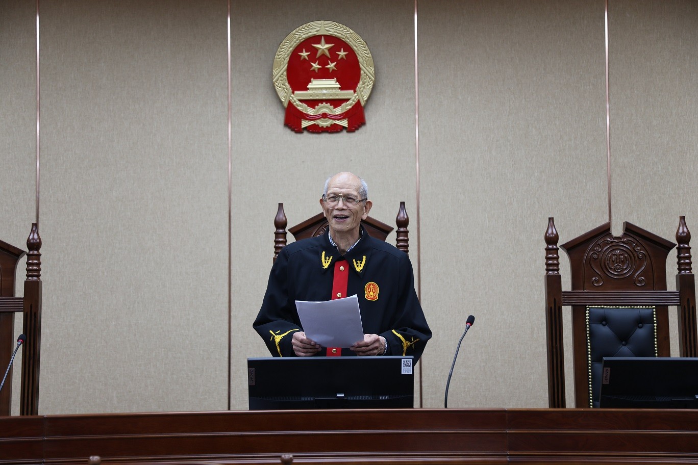 感受审判席 (2).JPG