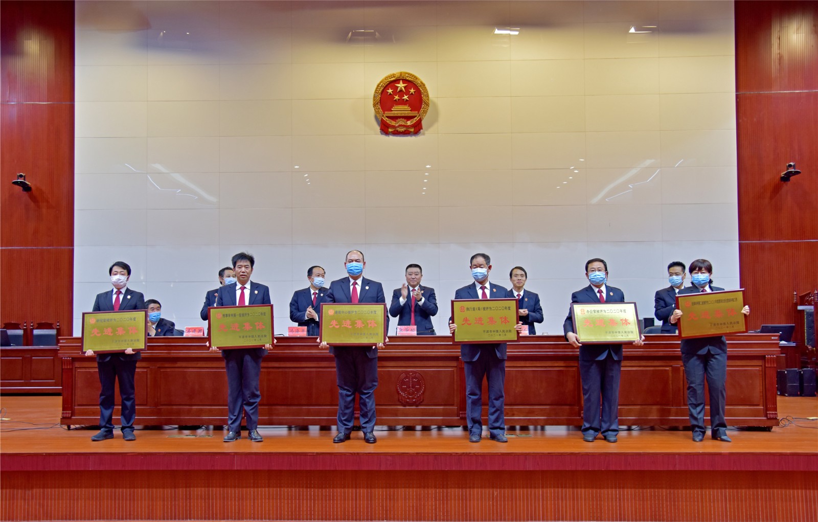 第一轮颁奖已修改尺寸_副本.jpg