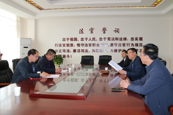 召开座谈会.png