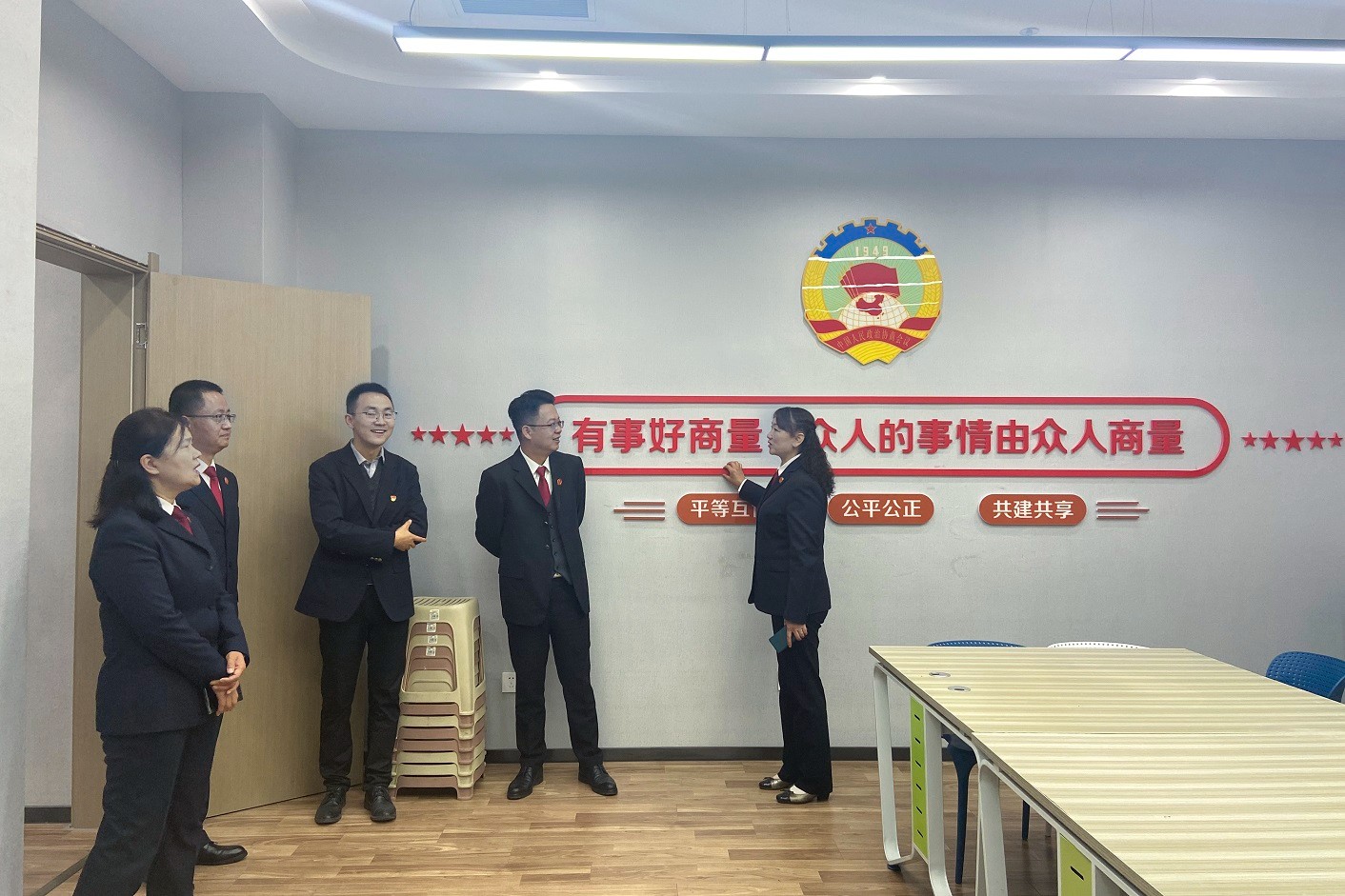 2参观.jpg