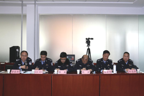 参会人员交流发言.png
