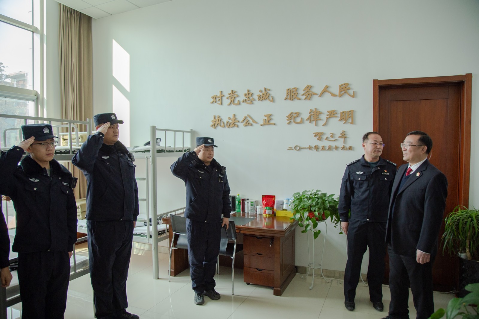 法警队2.jpg