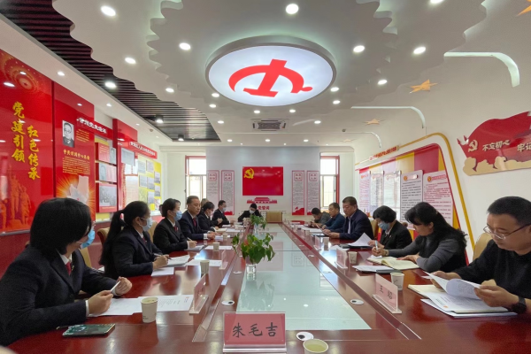 开展座谈会.png