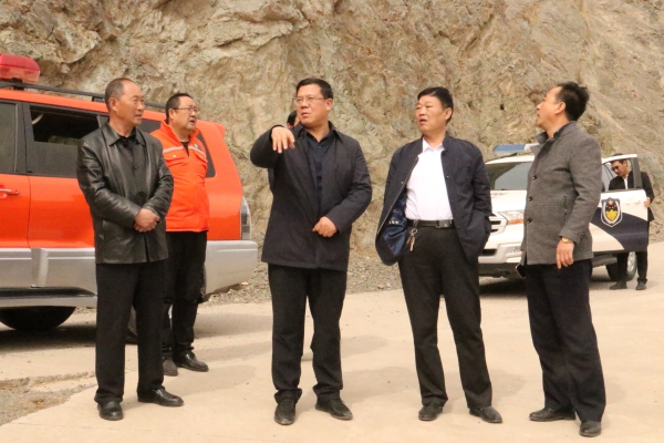 实地查看生态环境保护情况.jpg