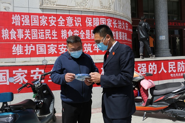 肃北法院开展“4·15国家安全教育日”普法宣传活动1.jpg