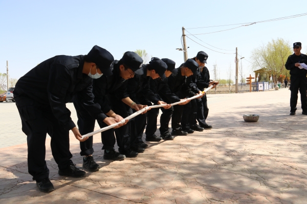 接力运乒乓球.jpg