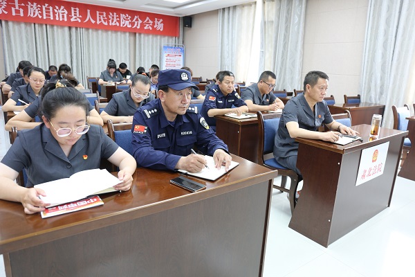 肃北法院召开全院干警会议迅速传达全市法院工作会议精神.JPG