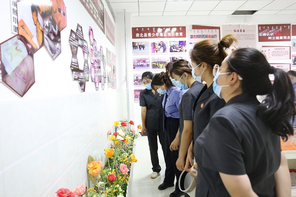 强化毒品防范意识 筑牢禁毒思想防线——肃北法院组织干警参观禁毒教育基地1.jpg