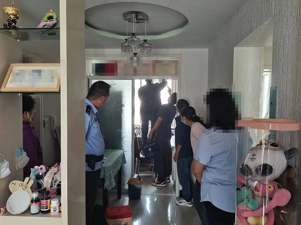肃北法院：房屋漏水引纠纷  上门调解促和谐2.jpg