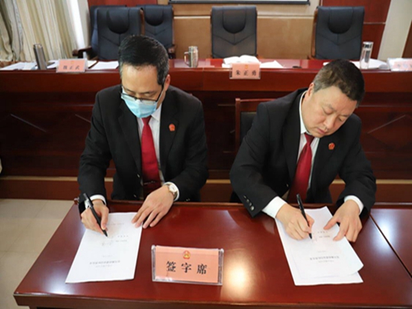 签订党风廉政建设目标责任书.jpg