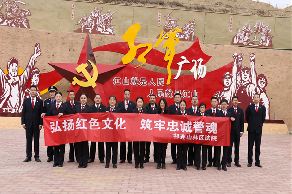 活动合影.png