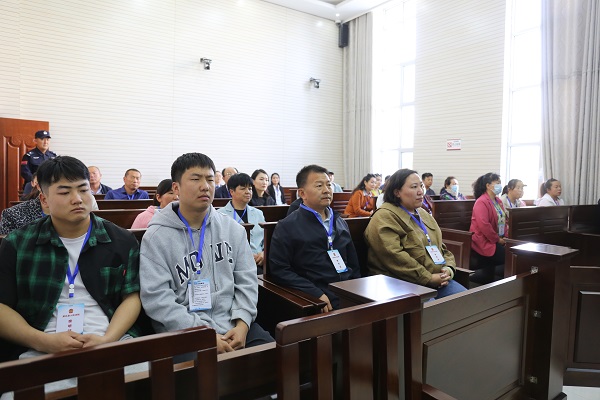 三抓三促·主动创稳┃肃北县法院：旁听庭审“零距离” 以案释法促普法1.jpg