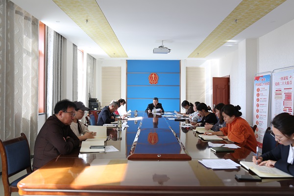 肃北县法院召开党组会议专题传达学习相关会议精神2.JPG