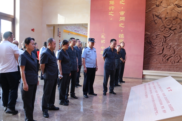 参观廉政教育馆.JPG
