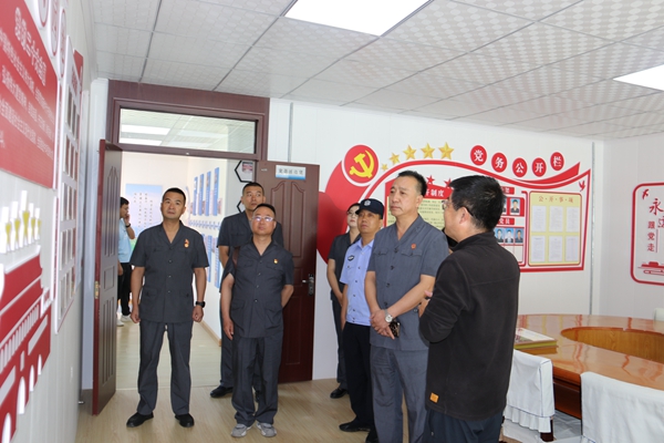 参观党建阵地.jpg