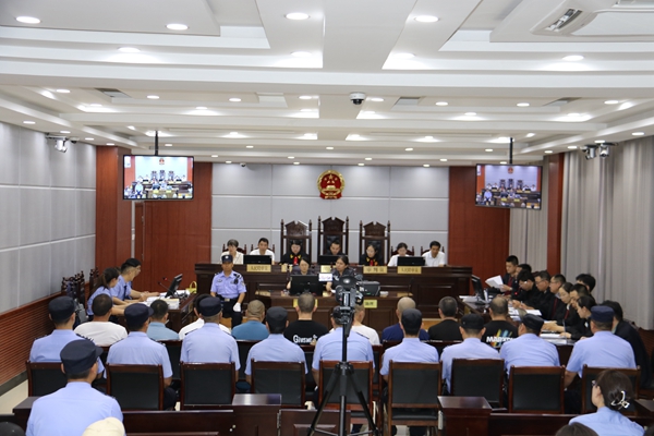 在敦煌开庭审理案件.jpg