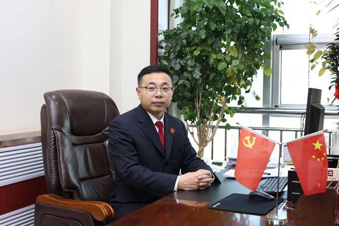 4.康乐法院院长照片.jpg