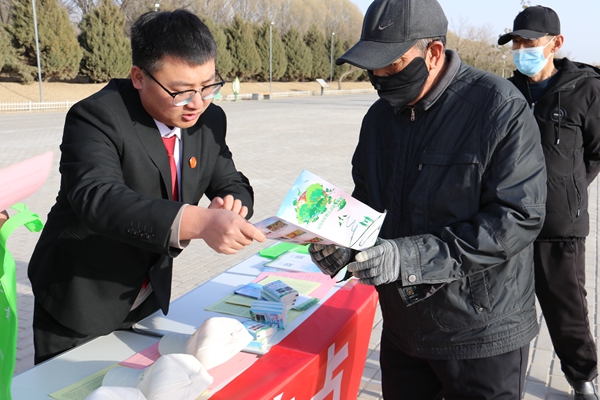 宣传现场3.jpg 宣传现场3.jpg