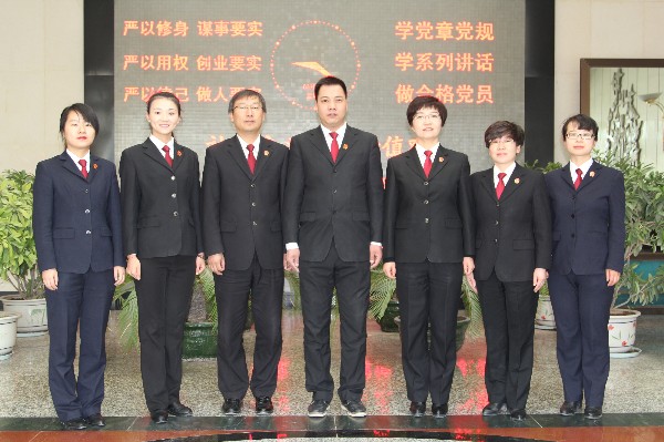 全家福_副本.jpg