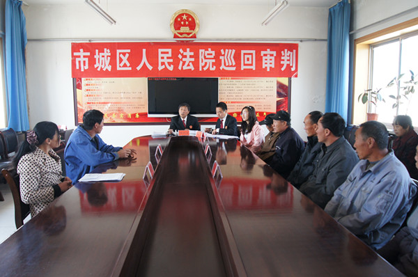 践行群众路线，开展巡回审判_副本.jpg