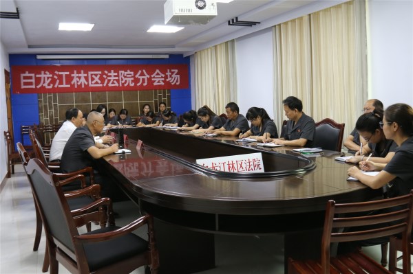 张院长检查白龙江2.jpg