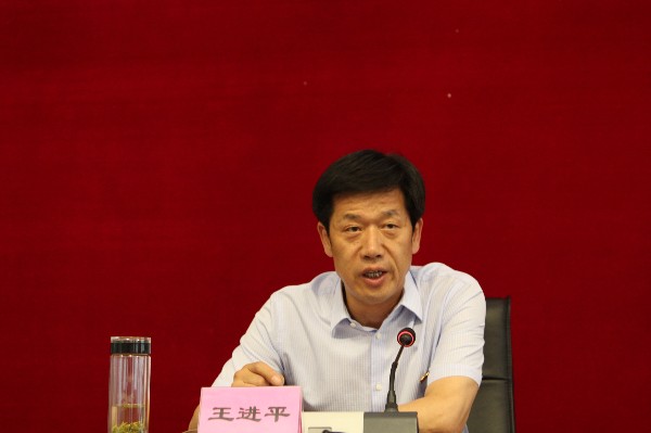 嘉峪关市市委常委、政法委书记王进平讲话.jpg
