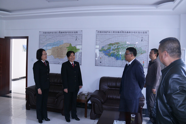 在白水江国家级自然保护区管理局丹堡保护站实地调研_副本.jpg