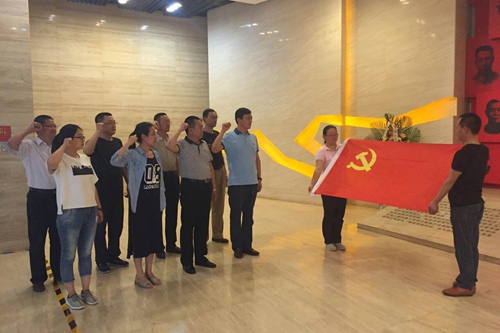 在馆内郑重宣誓.jpg