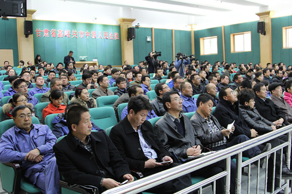 旁听庭审的人员_副本.jpg