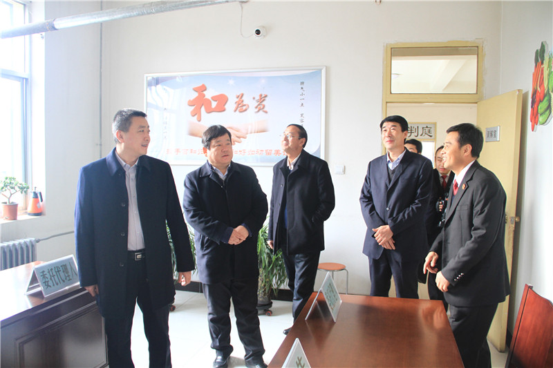 2.在崆峒区法院工业园区法院调研.jpg