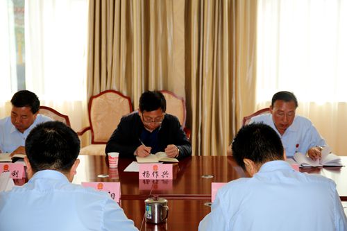 两学一做中心学习组会议配图_副本.jpg
