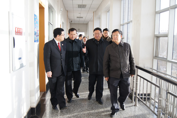 2012年12月15日，省高院党组书记、院长梁明远视察原嘉峪关市法院。_副本.jpg