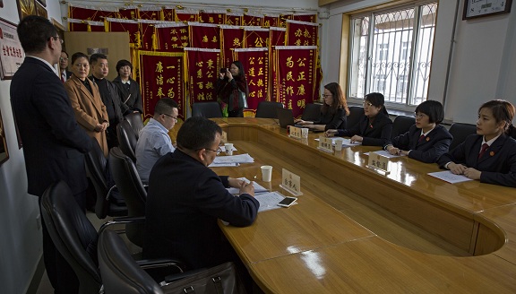 7.民庭正在组织调解朱某某与阳光财险公司保险纠纷一案，最终以保险公司向朱某某赔偿7万元保险金的结果顺利结案.jpg