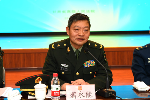 图为省委常委,省军区政治委员蒲永能在座谈会上发言