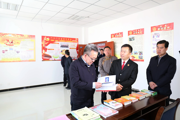 4E0A2817_鍓湰.jpg
