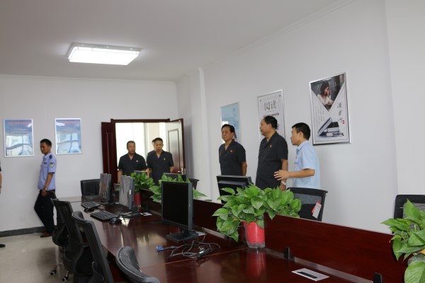 图书室集体2.jpg