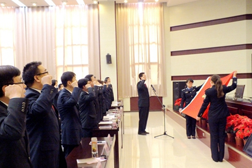 配图1重温入党誓词.jpg