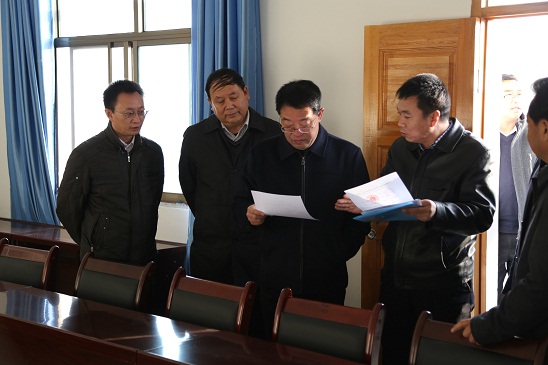 陈天雄听取兰铁中院的双联工作汇报.jpg