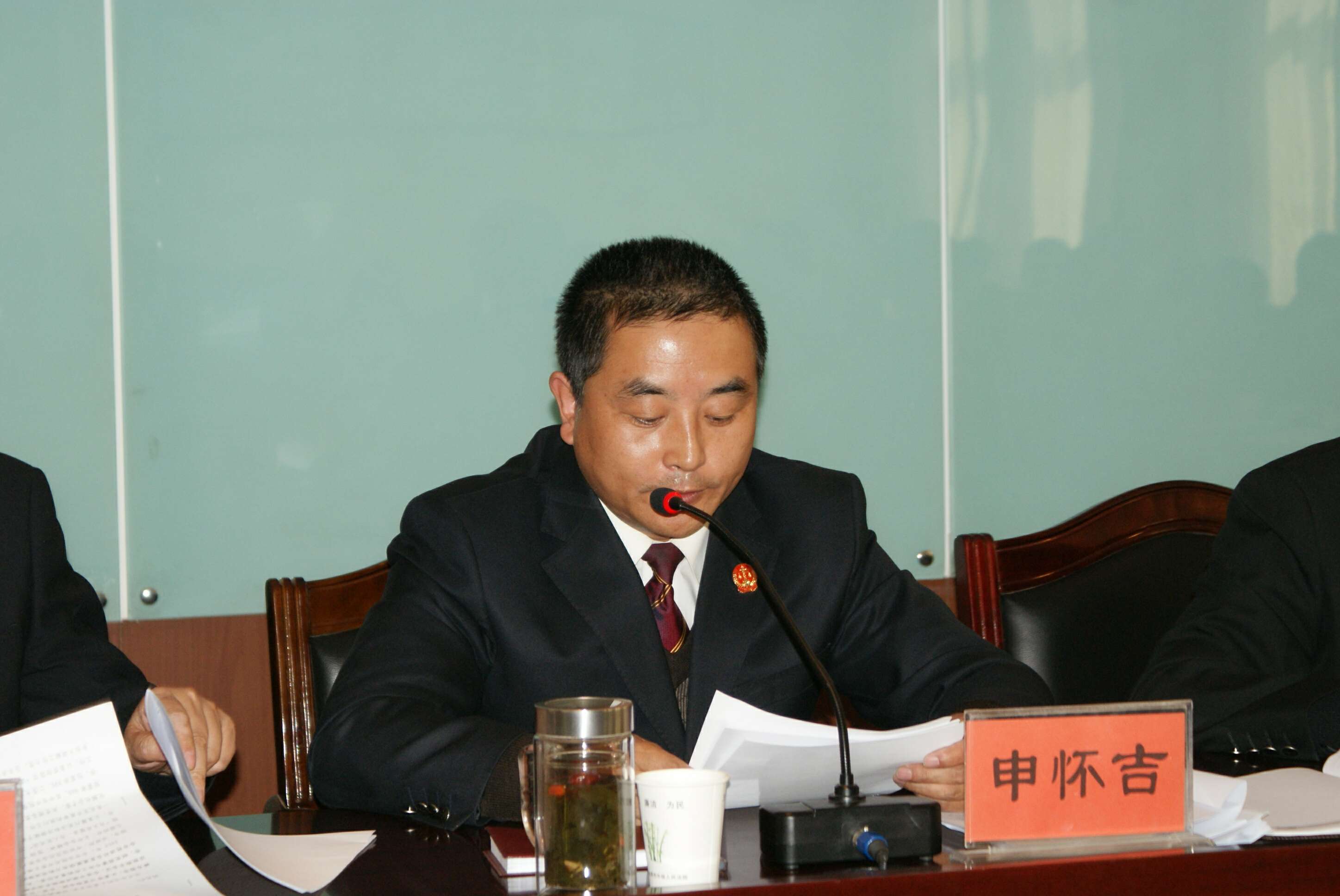 精神,市中级法院党组书记,院长申怀吉全面总结了2010年度全市法院工作